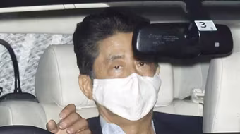 Thủ tướng Abe Shinzo dành 7h ở bệnh viện để kiểm tra sức khỏe 