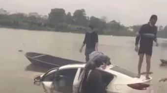 Thi thể nam thanh niên cùng xe ô tô được tìm thấy dưới đáy sông 