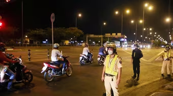 Cảnh sát 141 tạm giữ 15 'quái xế' quậy trong đêm 30-4