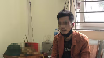  Kiểm tra nam thanh niên nghi vấn, lộ gói heroin 