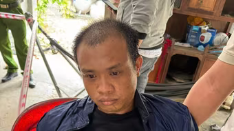 Kịp thời khống chế đối tượng vận chuyển ma túy dùng súng chống trả lực lượng chức năng