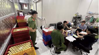 Khởi tố nhóm đối tượng sản xuất, buôn bán yến sào giả