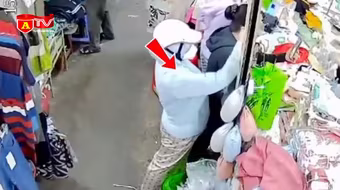 Bắt người phụ nữ móc túi giữa chợ Tân Quy