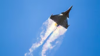 Thủ đô Paris, Pháp rung chuyển do tiếng nổ siêu thanh