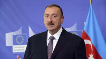 Azerbaijan yêu cầu Tổng thống Pháp xin lỗi