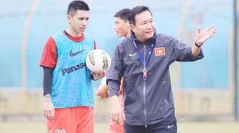 Quyền HLV trưởng ĐTVN Hoàng Văn Phúc: “Lo nhất là hàng phòng ngự”