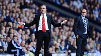 HLV Ngoại hạng Anh đầu tiên bị sa thải