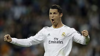 Ronaldo lại lập cú đúp vào lưới Schalke 04