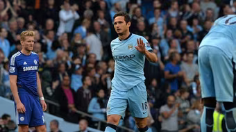 SỐC: Nhìn Lampard ghi bàn vào lưới Chelsea, một fan cuồng đột tử