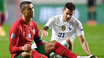 Ronaldo vẫn là cầu thủ nhỏ của những trận đấu lớn