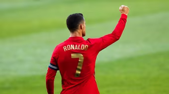 Ronaldo sắp bắt kịp kỷ lục ghi bàn mọi thời đại