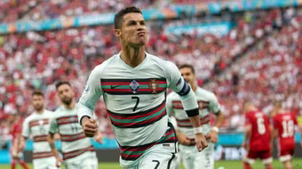 Ronaldo lập một lúc 4 kỷ lục EURO