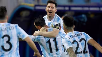 Messi một mình 'gánh' Argentina vào bán kết Copa America