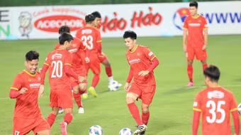 Đình Trọng rút lui, hàng thủ Việt Nam xáo trộn ngay trước trận gặp Nhật Bản