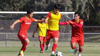 ĐT Việt Nam ra sân tập ngay sau khi đến Australia