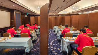 Cận cảnh phòng ăn như phòng họp của ĐT Việt Nam tại Tokyo