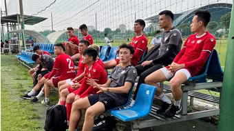 Thủ môn Bùi Tiến Dũng bỏ tập vì bị cắt giảm tiền lót tay