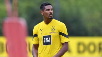 Tiền đạo tân binh của Dortmund bị phát hiện mắc ung thư