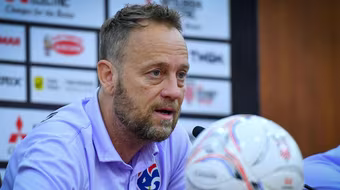 HLV tuyển Thái Lan tuyên bố 'cứng' trước trận chung kết ở Mỹ Đình