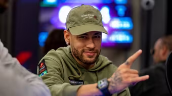 Neymar hồn nhiên đi chơi poker sau thất bại của PSG