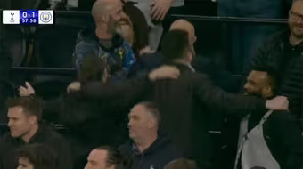 Xem CĐV Tottenham phấn khích khi đội nhà thua Man City