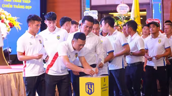 CLB Sông Lam Nghệ An chung tay ủng hộ đồng bào vùng bão lũ