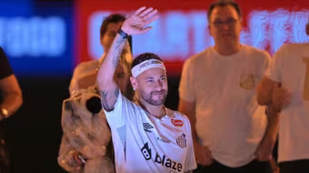 Neymar được chào đón nồng nhiệt khi trở về Santos sau 12 năm