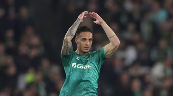 Antony bay cao khi rời MU