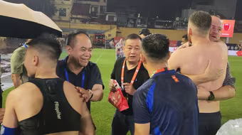 Giám đốc CATP chúc mừng CLB Công an Hà Nội vào chung kết