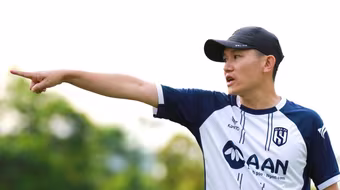 Thêm một HLV mất việc sau vòng 5 V-League