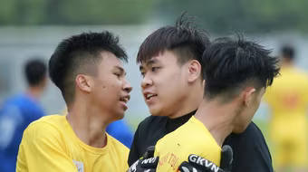 Chùm ảnh loạt trận 10h sáng 2-11