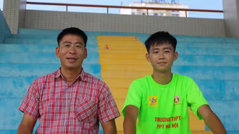 Những cổ động viên đặc biệt trên khán đài 