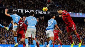 Tranh cãi khi Liverpool bị tước bàn thắng vào lưới Man City