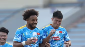 Xuân Son tươi rói, cần mẫn tập luyện cùng ĐT Việt Nam 