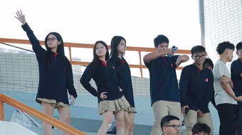 Những cổ động viên xinh đẹp, đáng yêu trên khán đài sân Xuân Đỉnh