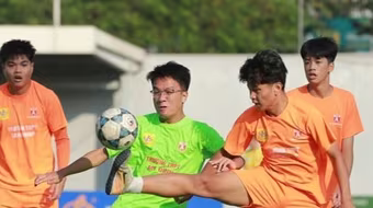 Nghẹt thở hạ trường Mỹ Đình, THPT Lomonoxop vào vòng 1/16