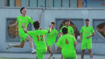 Ghi ba bàn trong 7 phút cuối, trường Tự Lập vỡ òa đi tiếp