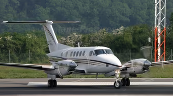 Máy bay của Vietnam Airlines lại tiếp đất bằng bụng