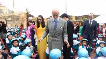 Hoàng tử Michael xứ Kent phát động “Mũ bảo hiểm cho trẻ em"