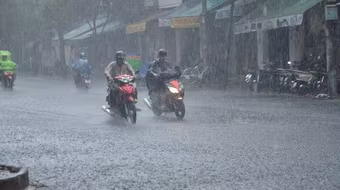 Bắc bộ mưa giông lớn đầu tuần, giữa tuần nắng nóng 37 độ C tái xuất