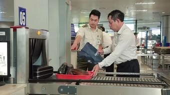 Khách liều lĩnh trộm ba lô ở sân bay Nội Bài, bị tóm gọn ở Phú Quốc 