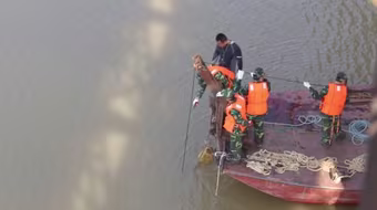 Hà Nội thí điểm mô hình trục vớt, cứu hộ cứu nạn trên sông Hồng