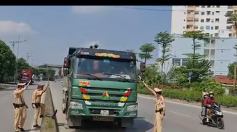 Xe siêu trường, siêu trọng không có Giấy phép vẫn chở hàng dọc quốc lộ 1 Bắc- Nam