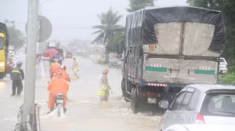 Trung bộ mưa lớn kéo dài nhiều ngày, vùng cao Bắc Trà My bị cô lập 