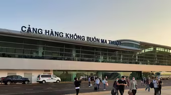 Đóng cửa 5 sân bay do bão Kalmaegi 