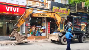 Cao điểm xử lý vi phạm chiếm dụng lòng đường, hè phố dịp nghỉ lễ 2-9