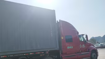 Ngăn chặn, xử lý hành vi vận chuyển hàng trong thùng tự chế, giả container