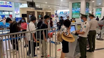 Hai nữ hành khách trộm cắp tại sân bay bị cấm bay 12 tháng