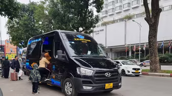 Xe hợp đồng limousine phát triển không kiểm soát, "bóp chết" xe khách liên tỉnh