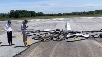 Nhiều đường băng sân bay đang được "vá víu tạm", thường xuyên hư hỏng
